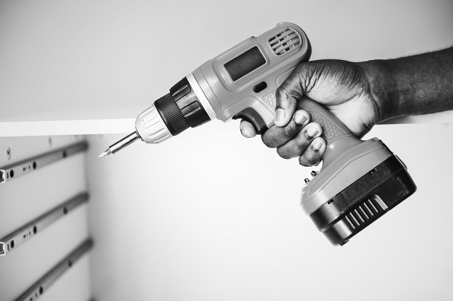 Perceuse et ponceuse sans fil 2 outils indispensables en rénovation maison